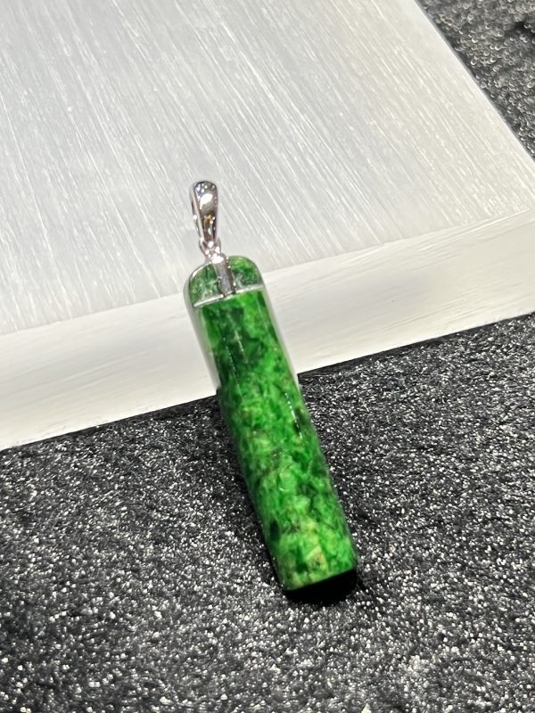 translucent vibrant green pillar shape jadeite pendant[SOLD OUT] - Image 2