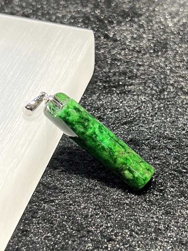 translucent vibrant green pillar shape jadeite pendant[SOLD OUT] - Image 5