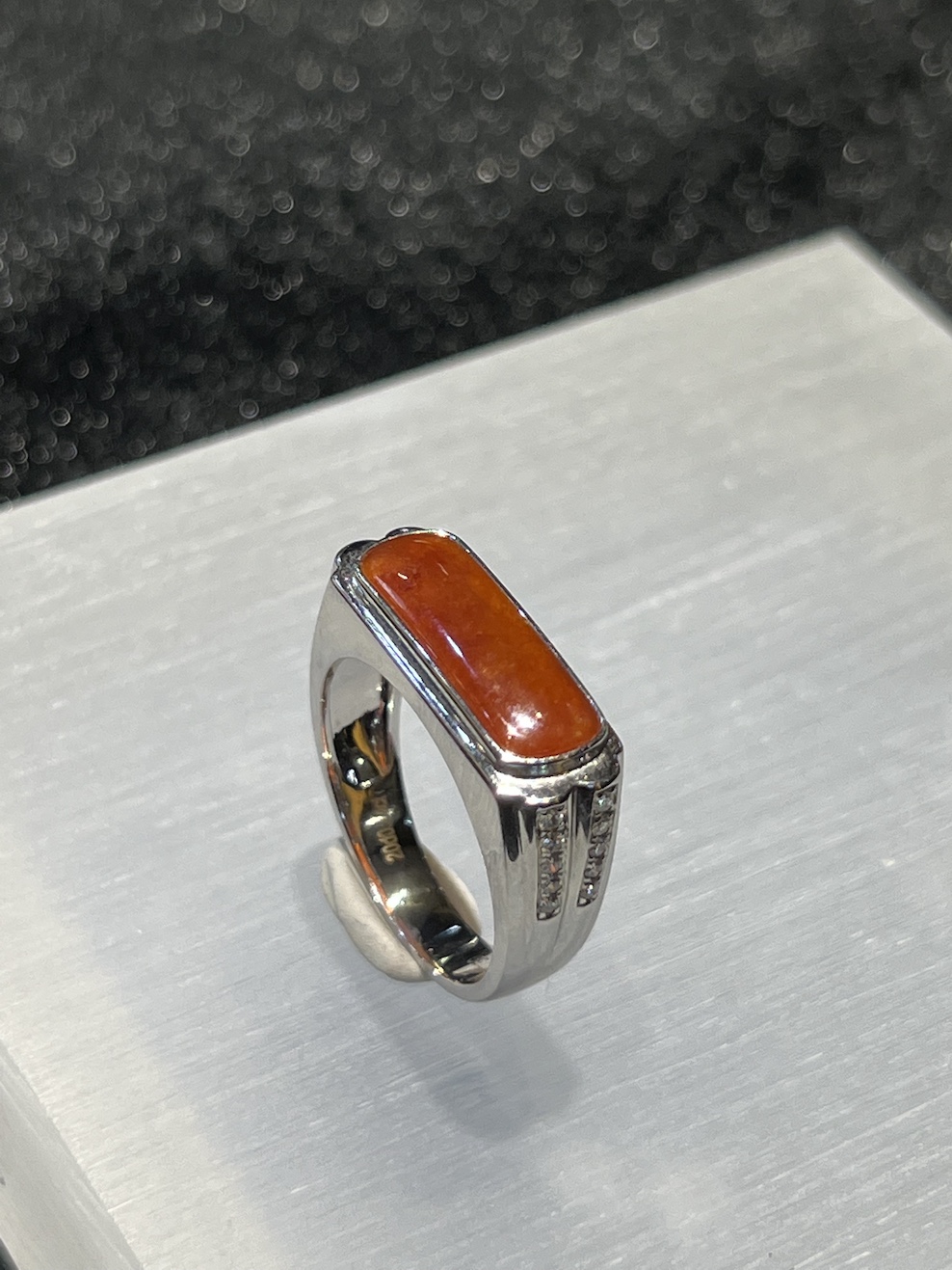 Icy translucent reddish saddle jadeite ring - Image 4