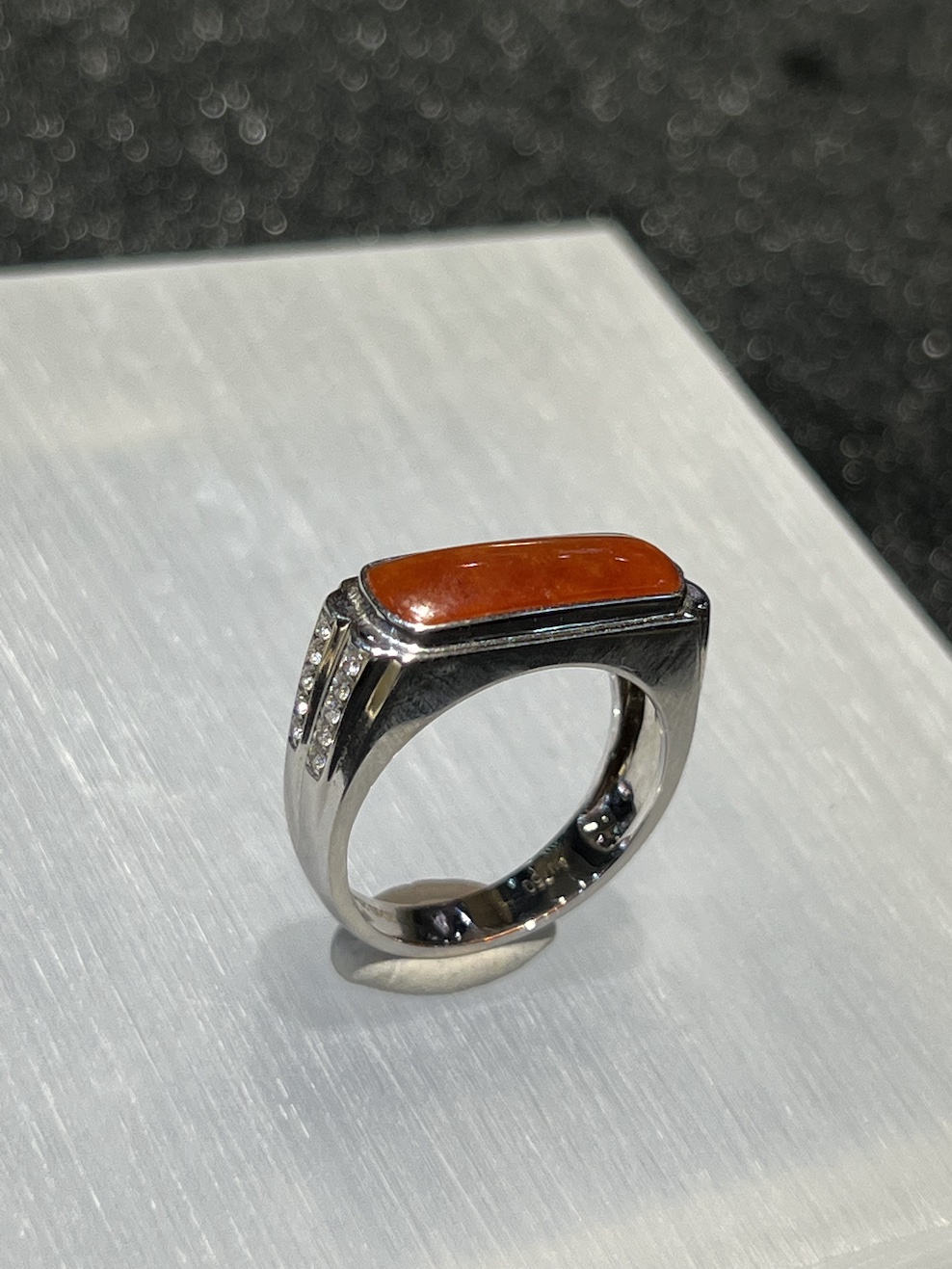 Icy translucent reddish saddle jadeite ring - Image 5