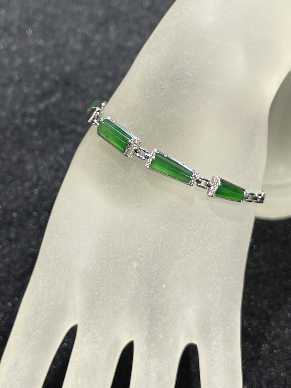 highly translucent vivid green saddle jadeite bracelet - Image 3