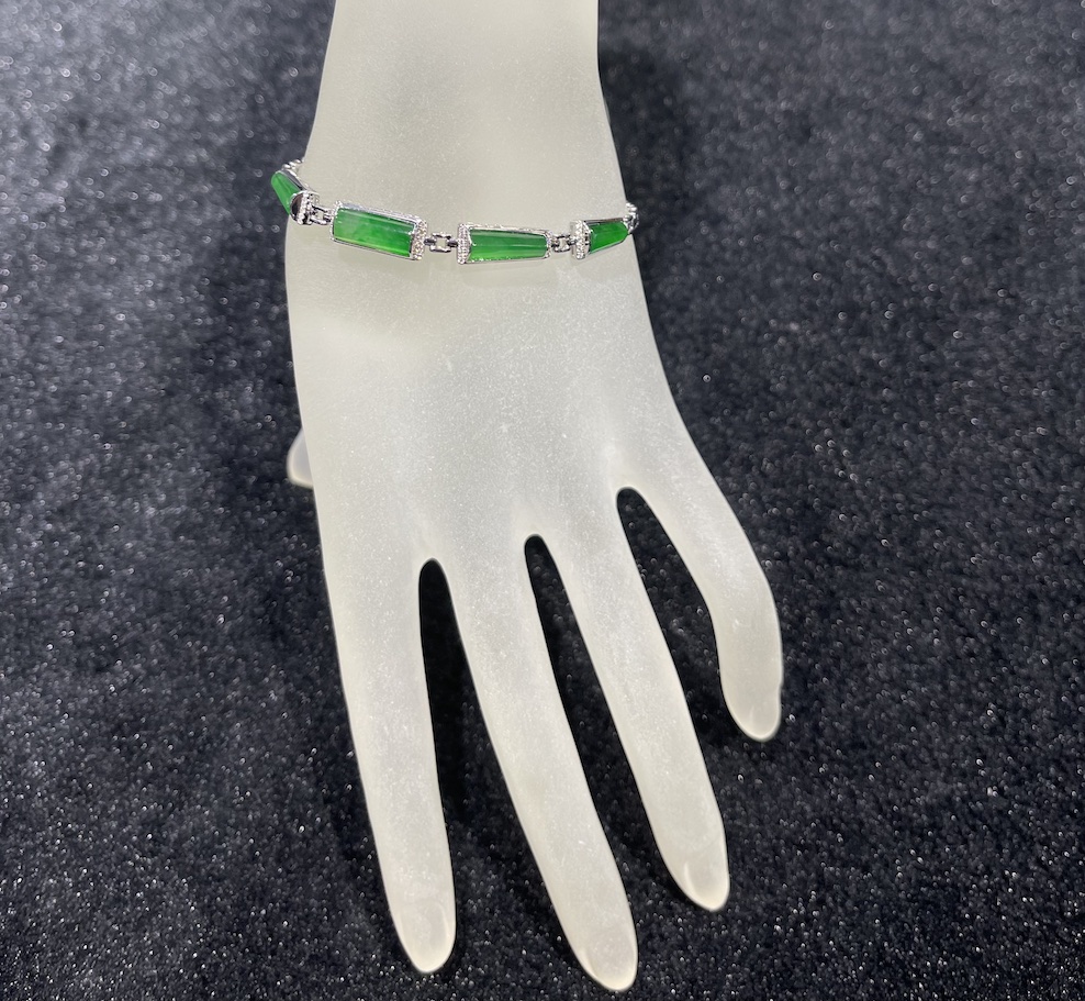 highly translucent vivid green saddle jadeite bracelet - Image 4