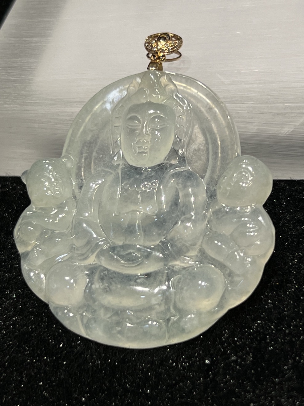 Highly translucent icy Guanyin jade pendant - Image 4