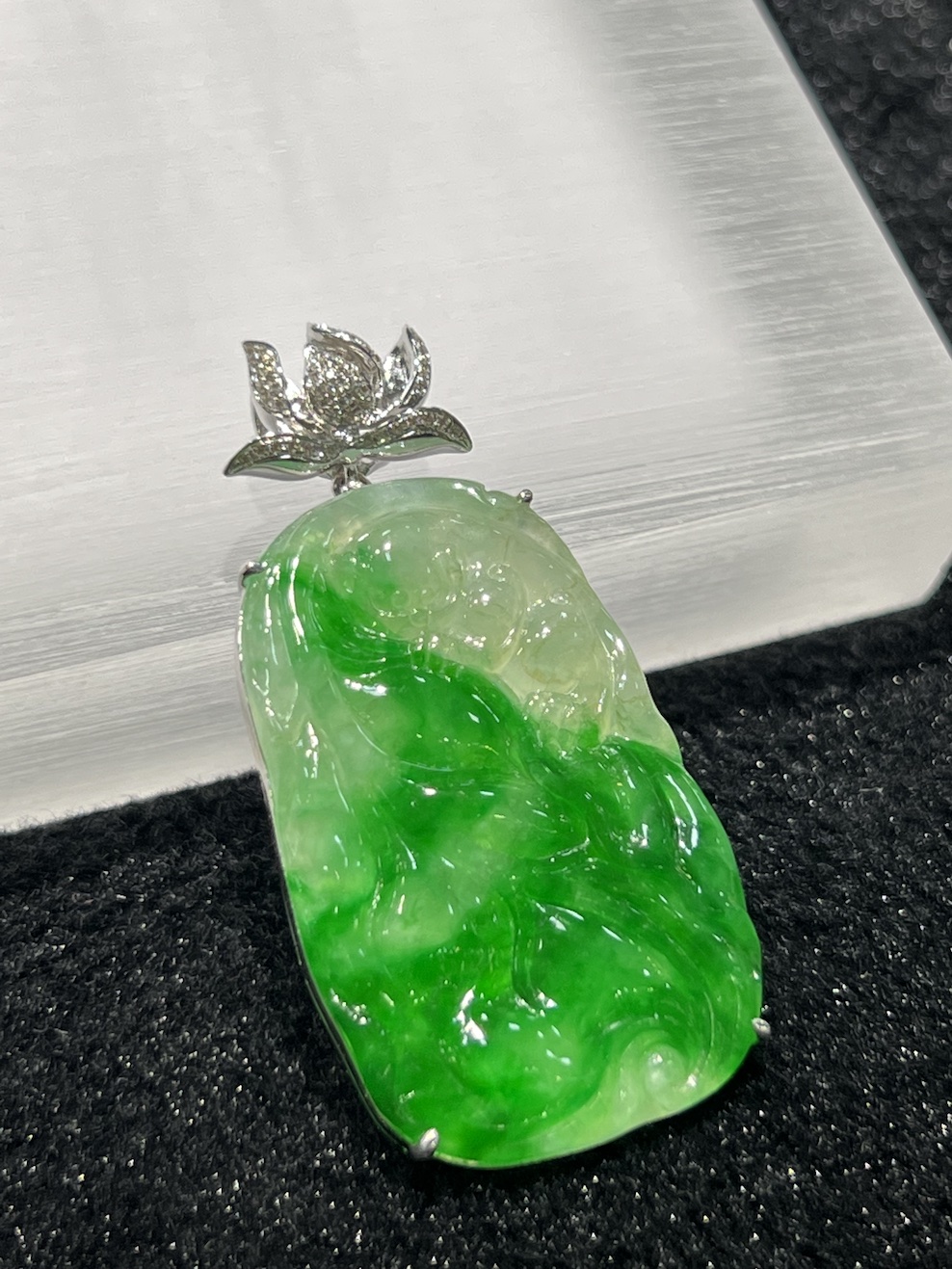 highly translucent icy vibrant green lotus leaf jadeite pendant - Image 3
