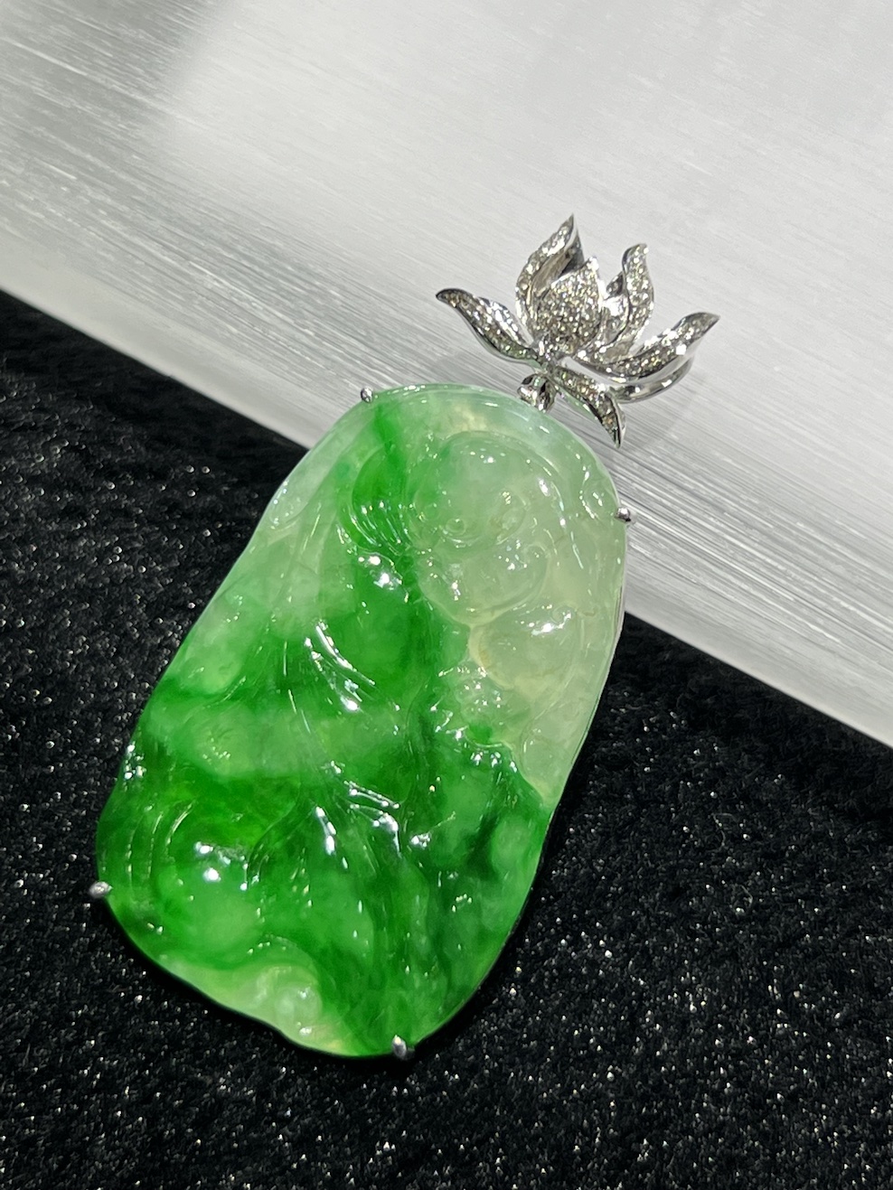 highly translucent icy vibrant green lotus leaf jadeite pendant - Image 4
