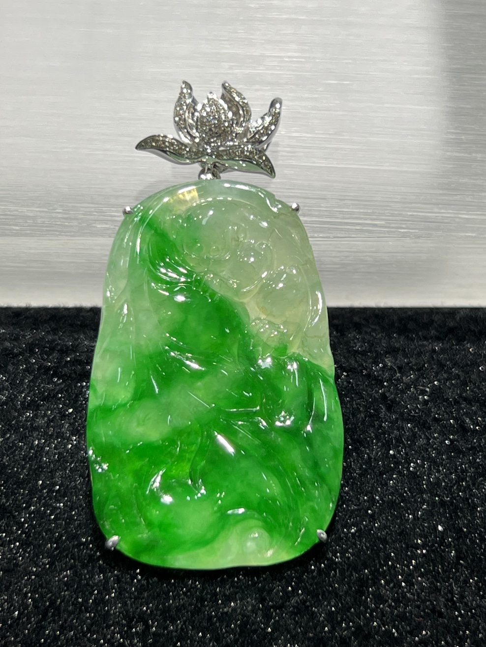 highly translucent icy vibrant green lotus leaf jadeite pendant - Image 5