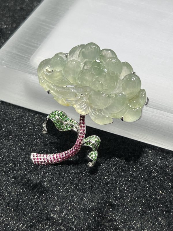 highly translucent blossom flower jadeite brooch/pendant[SOLD OUT] - Image 2