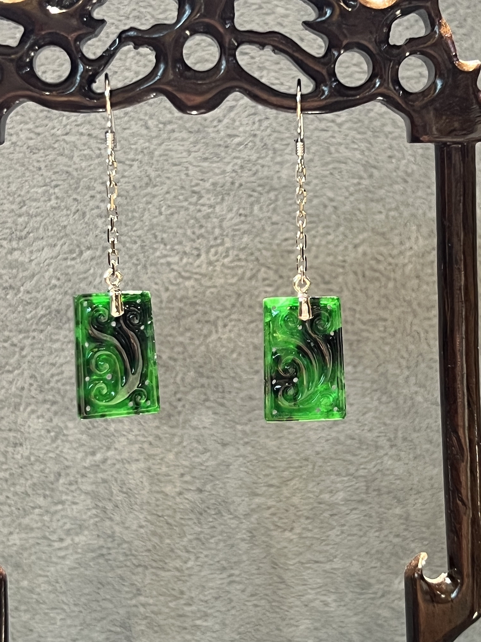 icy translucent vibrant old pit green jadeite earring - Image 3