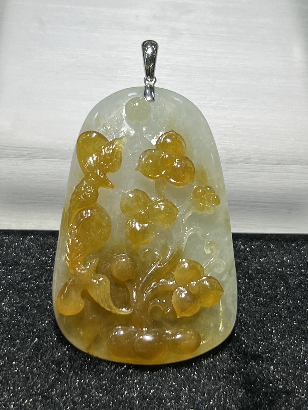 translucent honey yellow Magpie jadeite pendant - Image 5