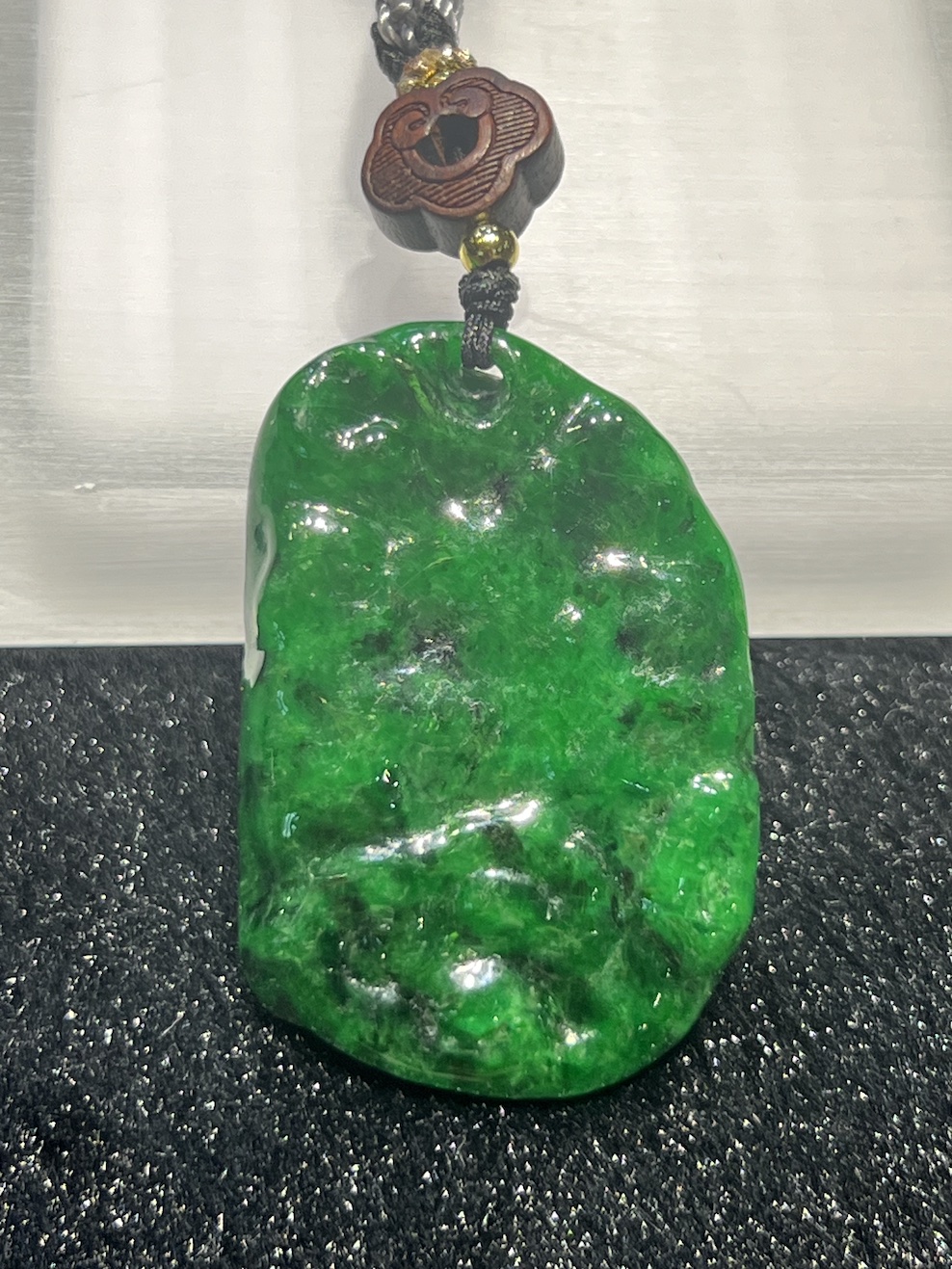translucent vibrant green eagle jadeite pendant - Image 4