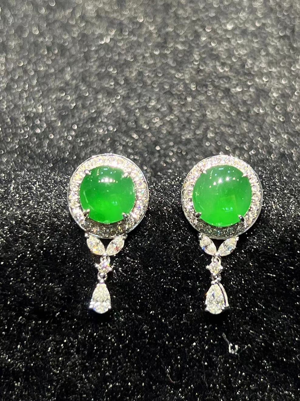highly translucent vivid imperial green cabochon jadeite earring - Image 3
