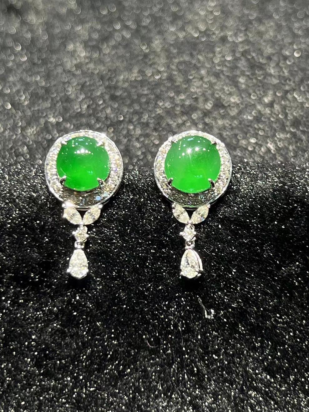 highly translucent vivid imperial green cabochon jadeite earring - Image 4