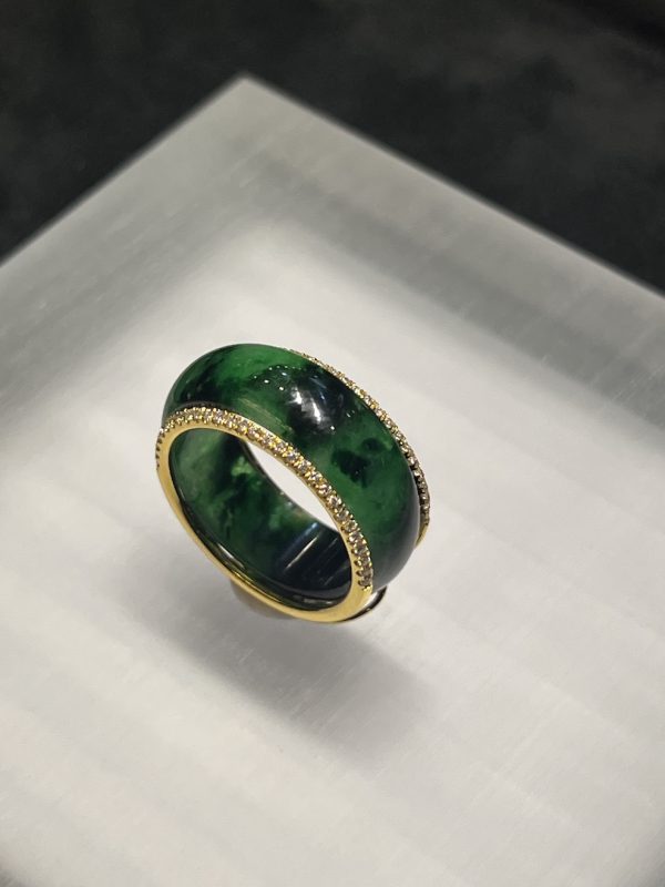 Translucent old pit green Jadeite ring with gold diamond casing[SOLD OUT] - Image 4