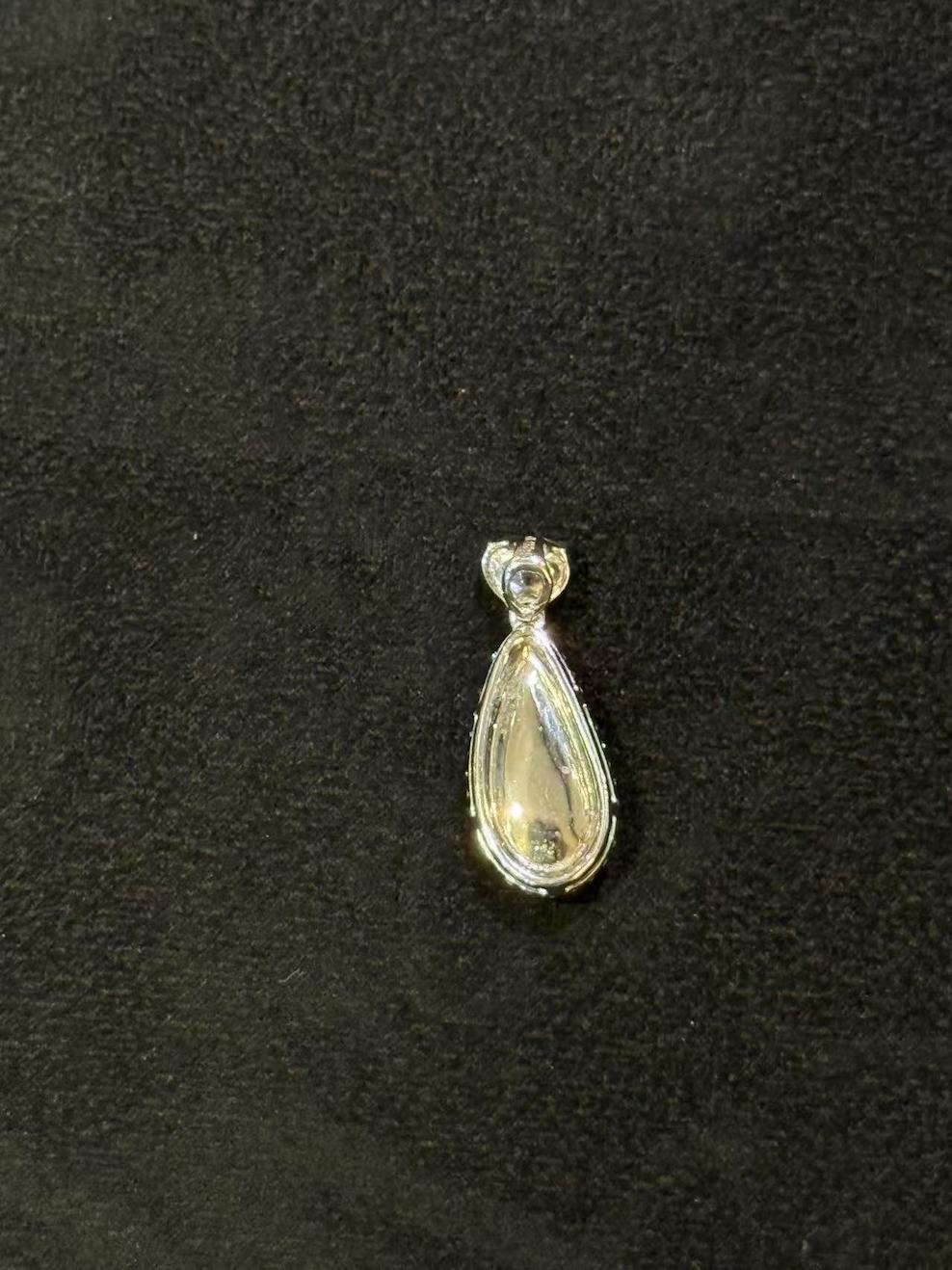 Translucent reddish teardrop shape jadeite pendant - Image 4