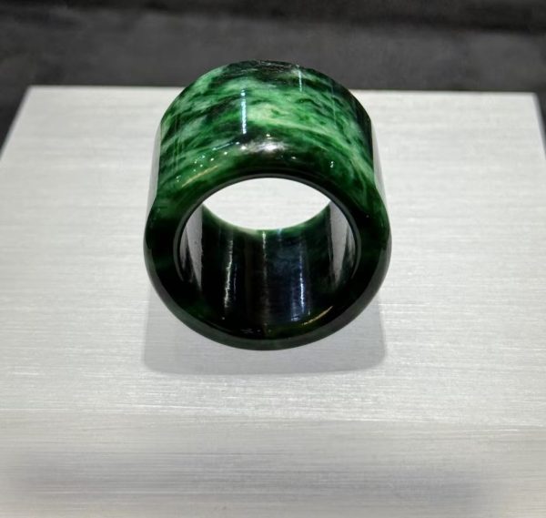 Translucent Dark Old Pit Green Jadeite Thumb/Archer Ring[SOLD OUT] - Image 2