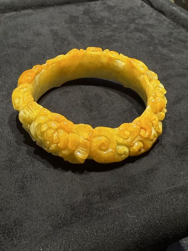 Translucent yellow flower carving jade bangle with Ruyi cloud design
